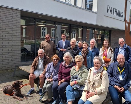 Guests and their hosts at Lage Town Hall